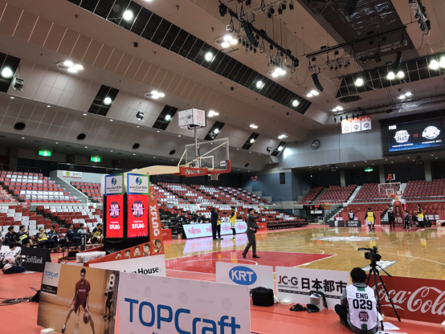 就会高估自 就会高估自